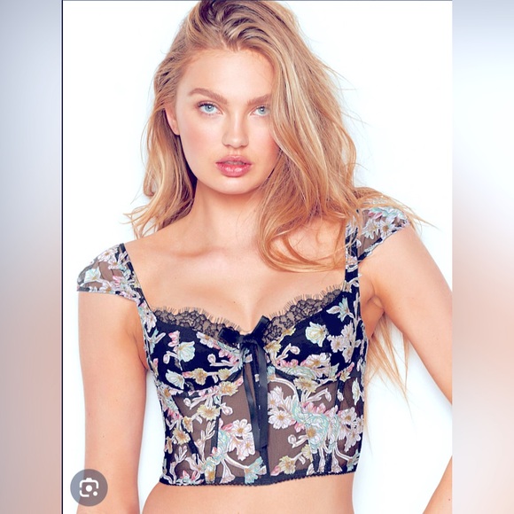 Victoria's Secret Dream Angels Black Floral
Lace Corset Top & Matching thongs. - Picture 3 of 14